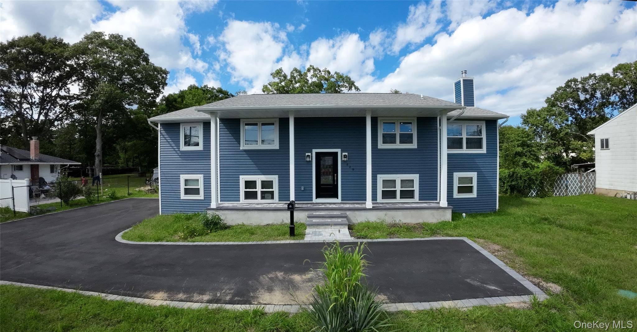 529 Spur DR, Bay Shore, NY 11706