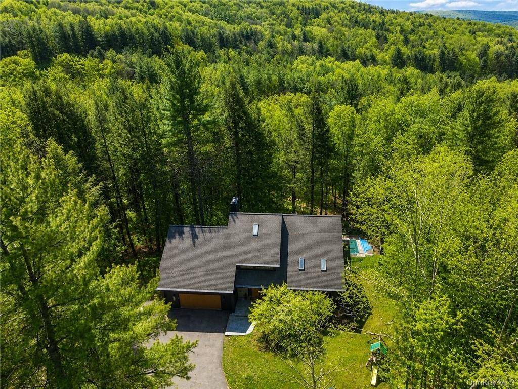 212 Meeker RD, Vestal, NY 13850