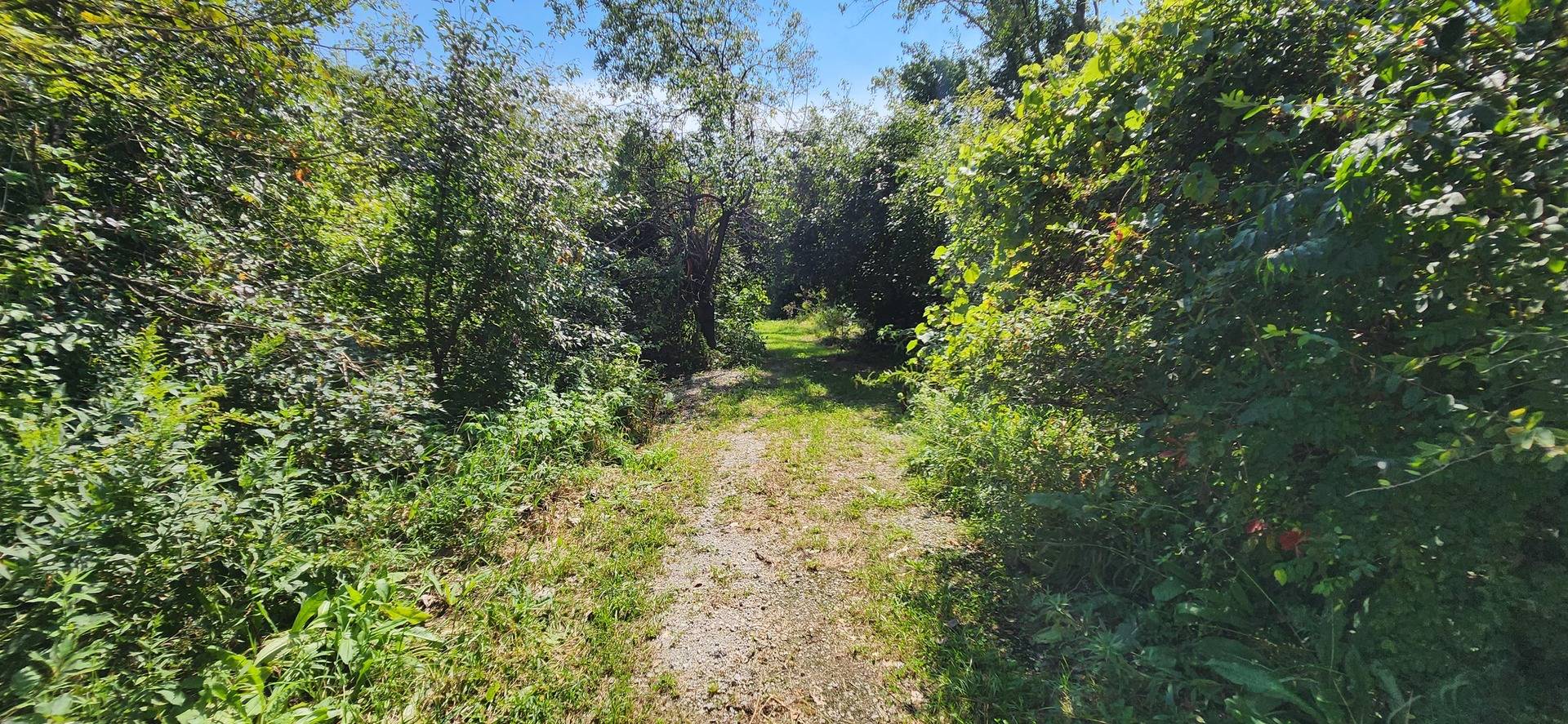 V S Volbrecht RD, Crete, IL 60417