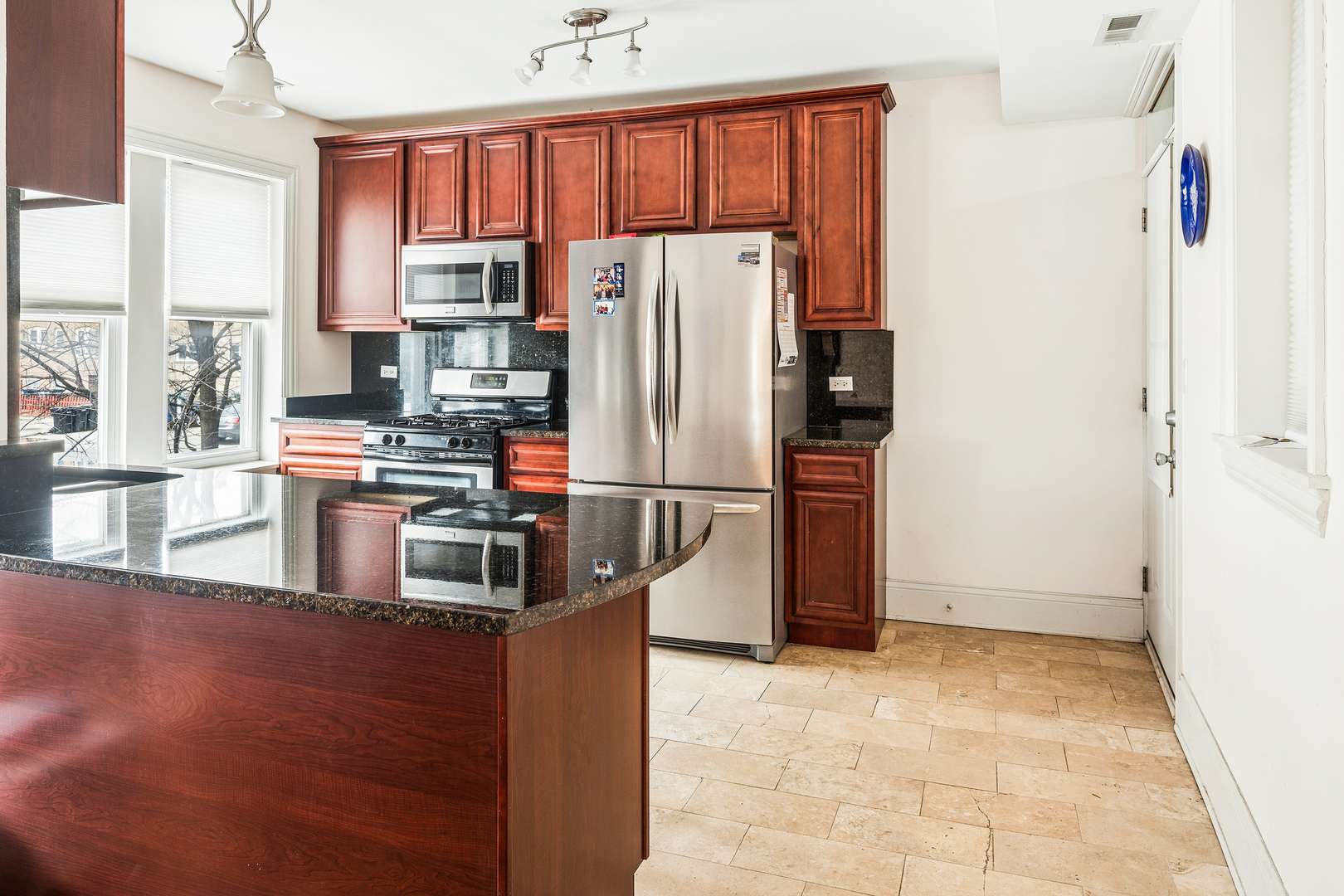 2656 W Lunt AVE #1, Chicago, IL 60645