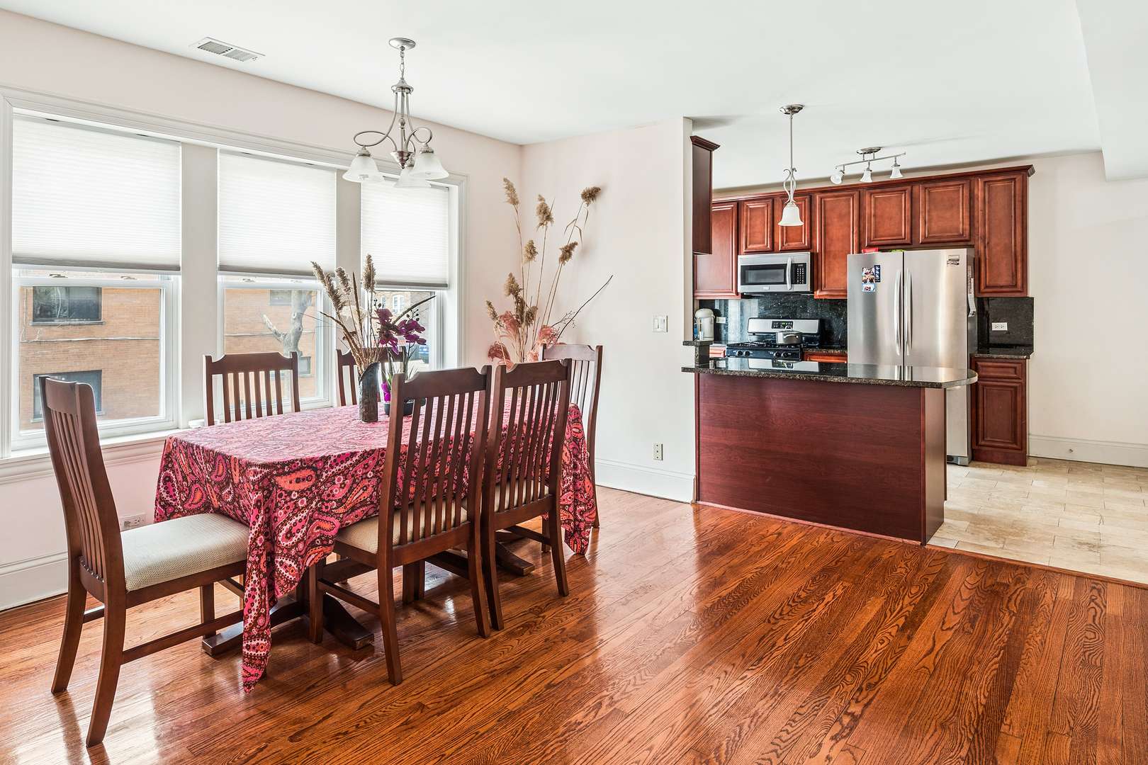 2656 W Lunt AVE #1, Chicago, IL 60645