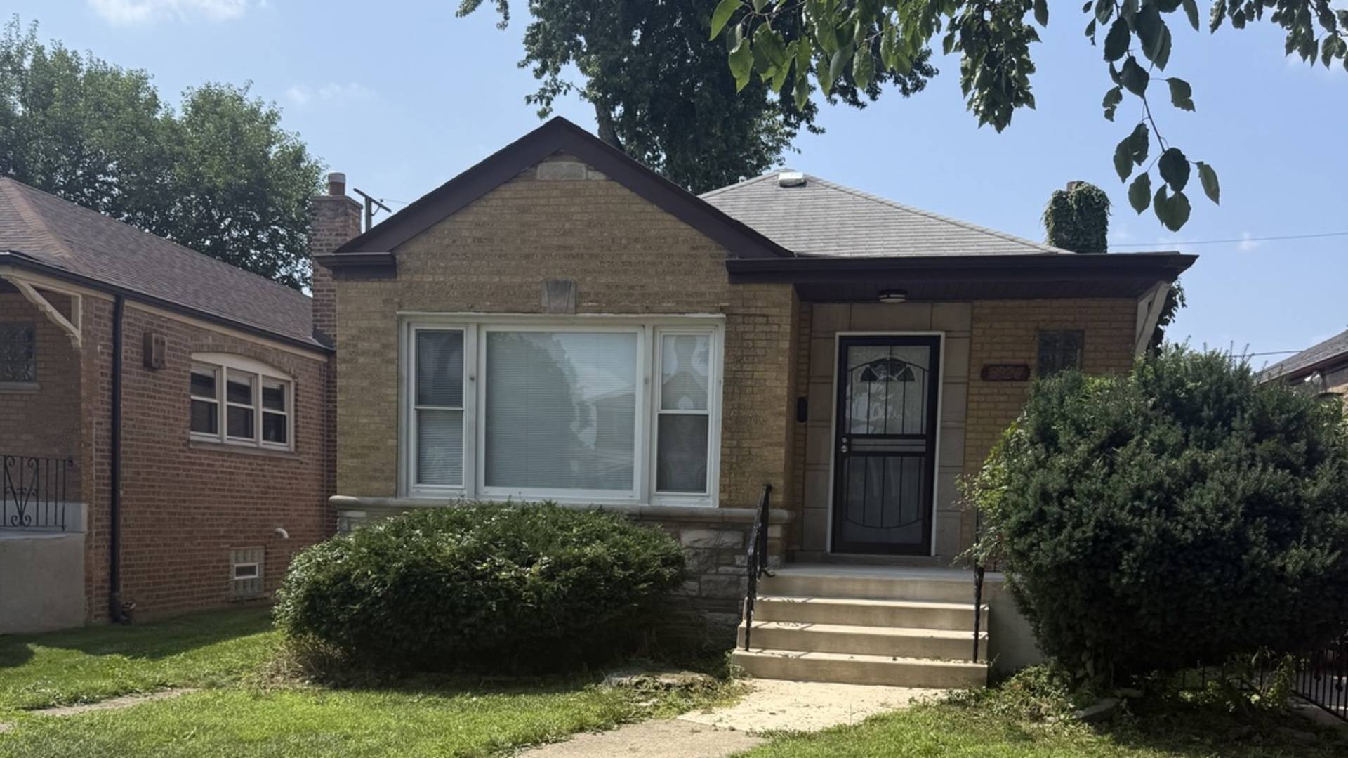8926 S Paxton AVE, Chicago, IL 60617