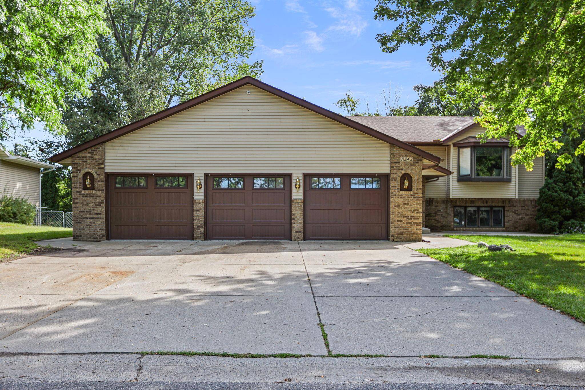 1242 Aldrich WAY, Faribault, MN 55021