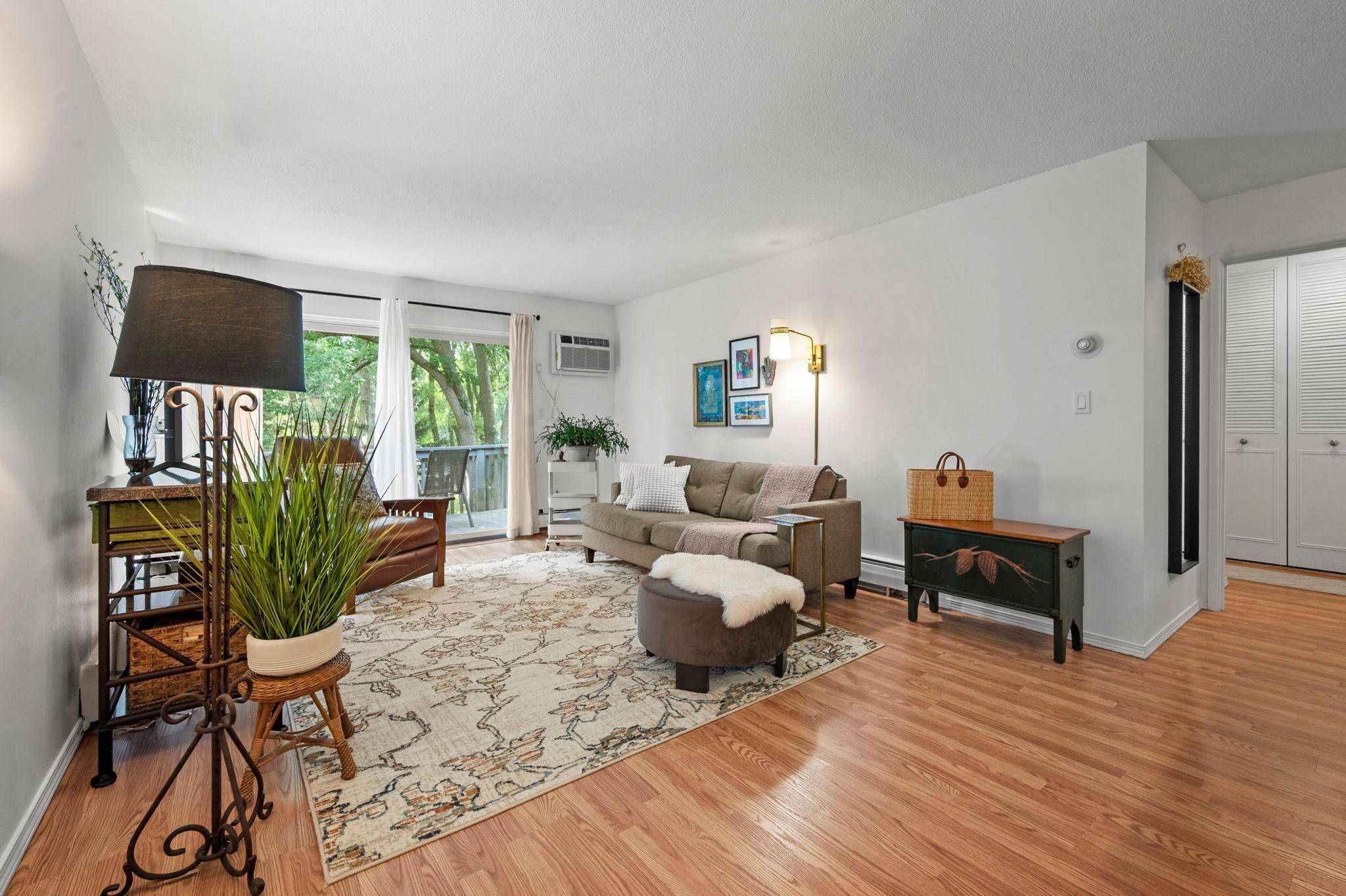 2800 Hamline AVE N #311, Roseville, MN 55113