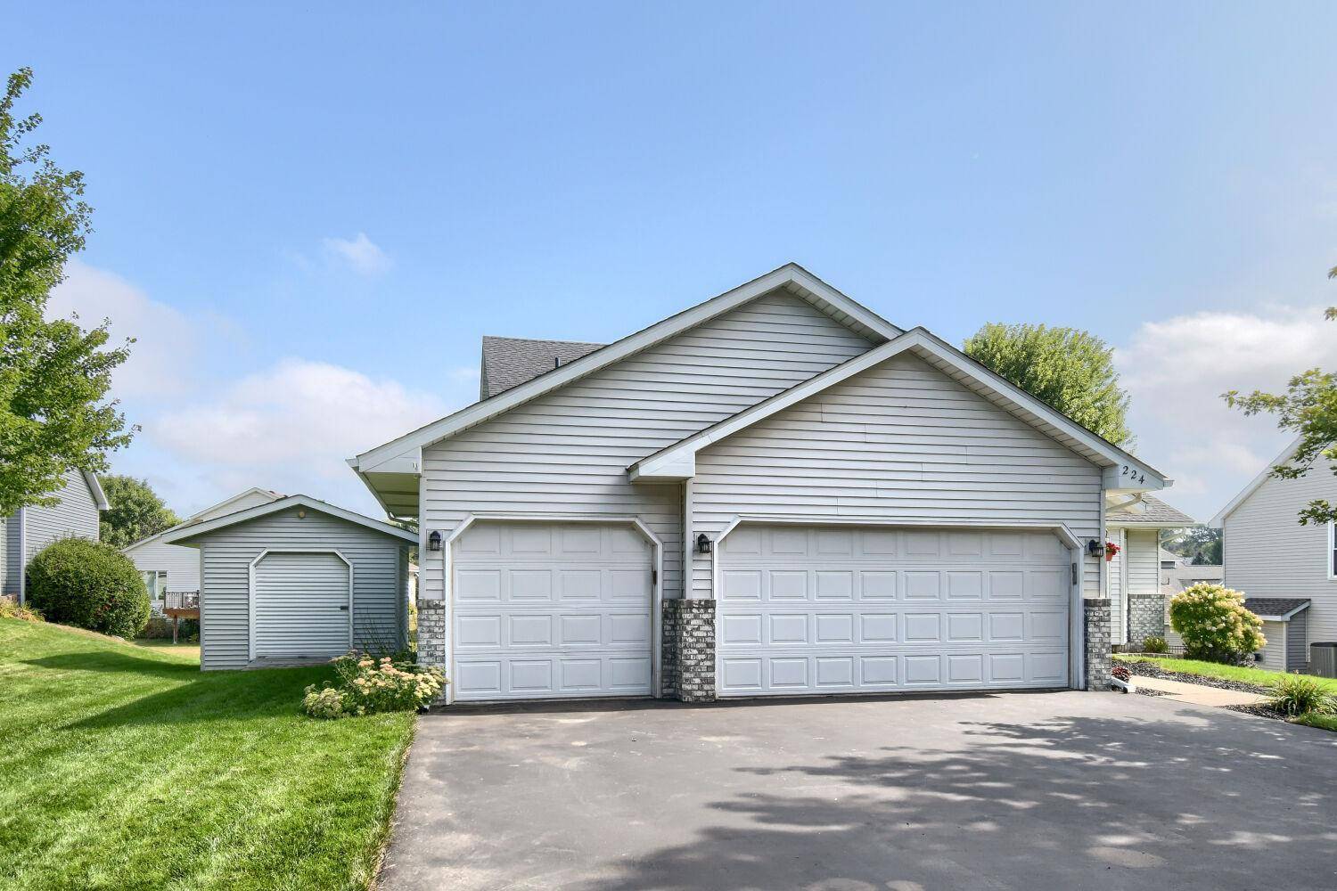 224 Pendryn Hill Bay, Woodbury, MN 55125