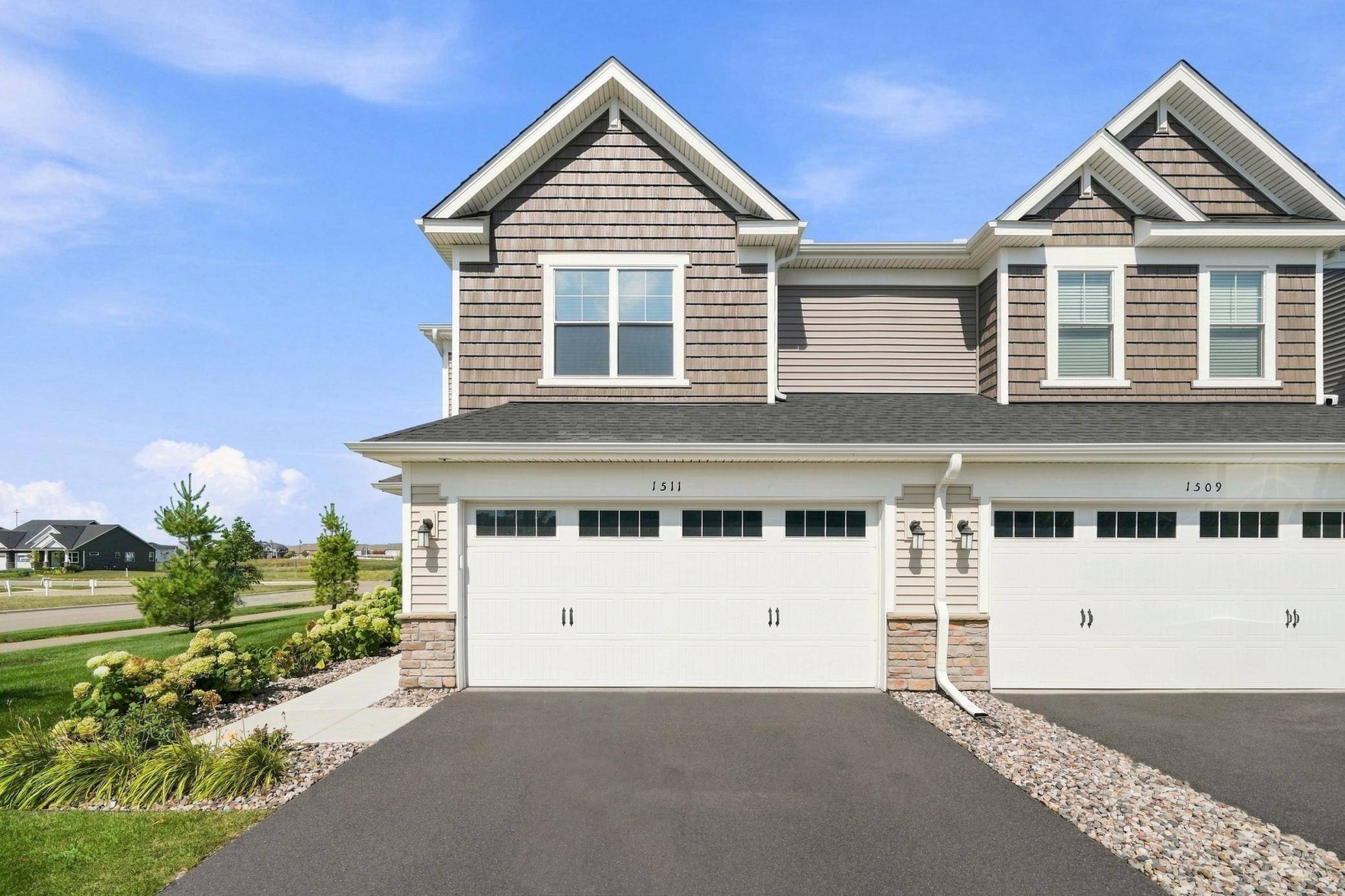 1511 Dogwood LN, Carver, MN 55315