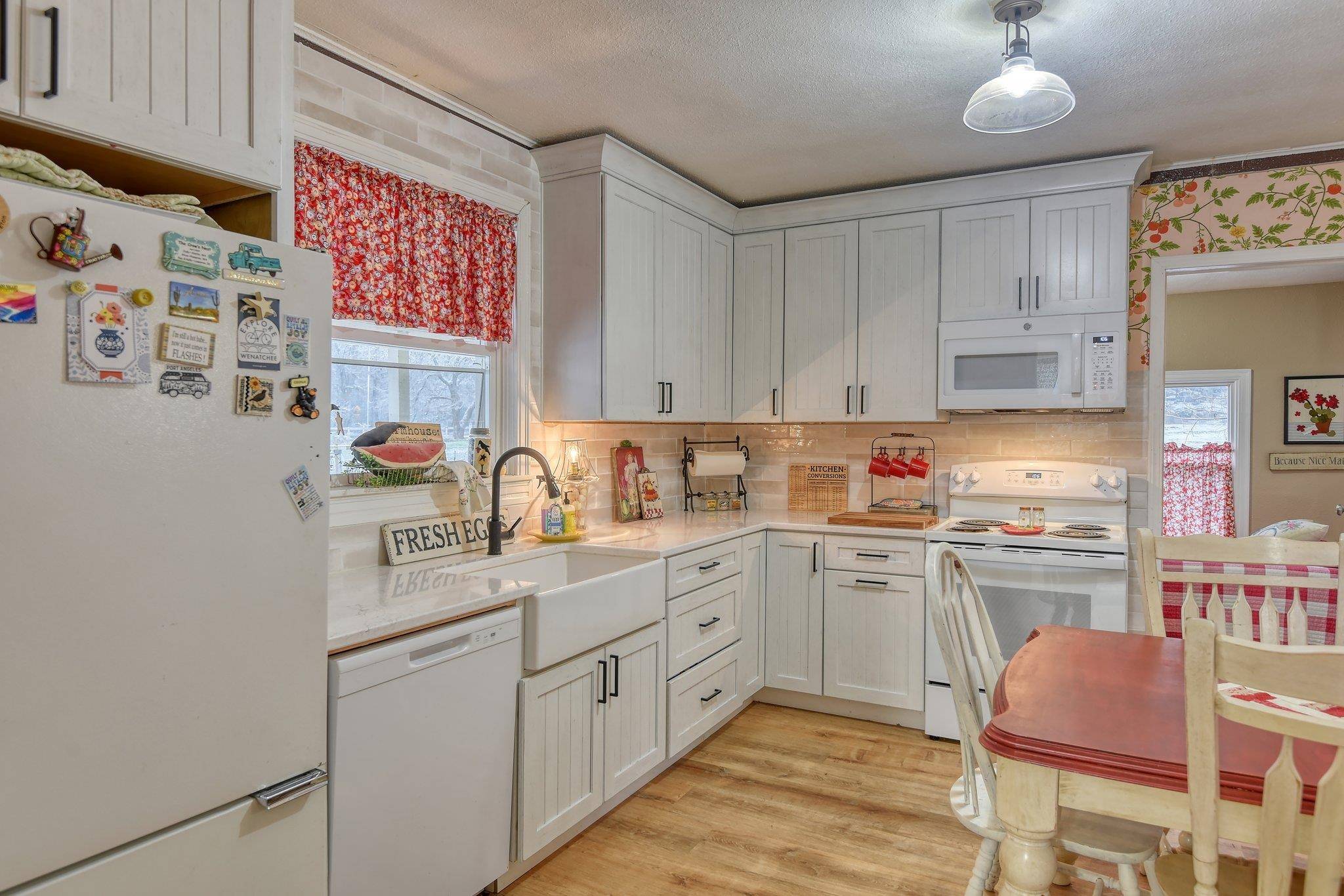 3926 E Chattaroy Rd, Chattaroy, WA 99003