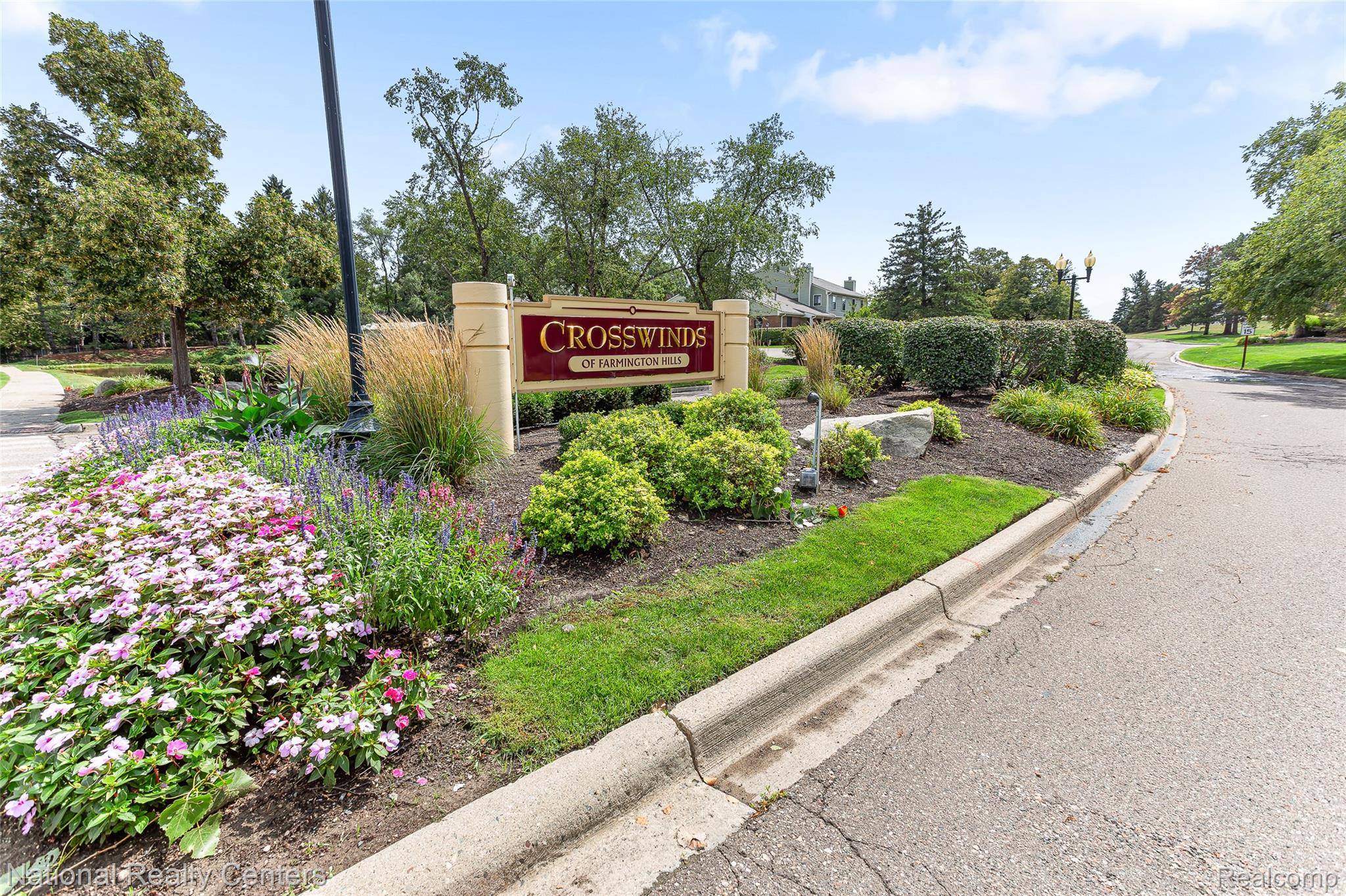 38860 Country CIR, Farmington Hills, MI 48331