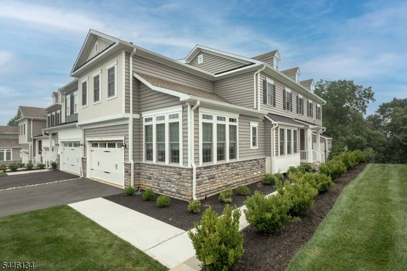 31 Hillandale Dr #204, Mendham Twp., NJ 07931