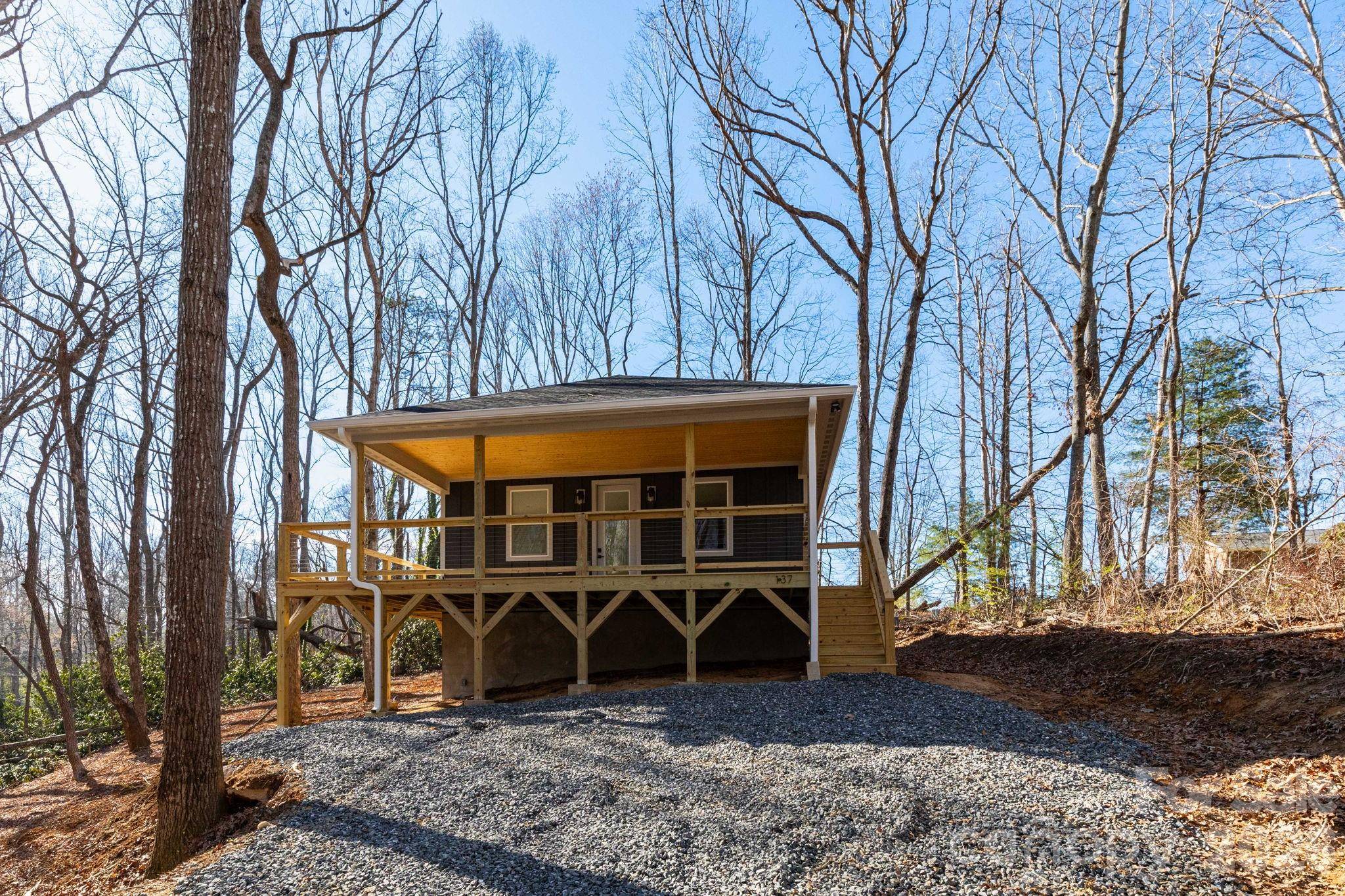 137 E Arbutus TRL, Hendersonville, NC 28792