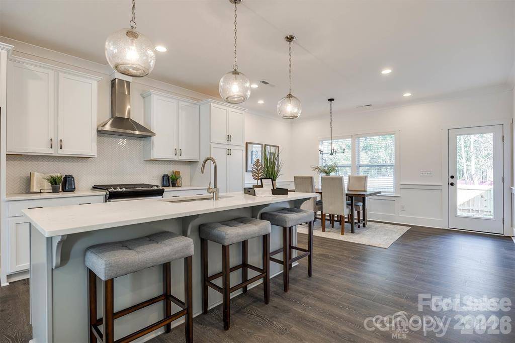 1241 Eastway DR, Charlotte, NC 28205