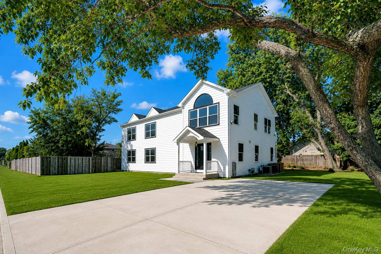 171 FERRARIS ST, Copiague, NY 11726
