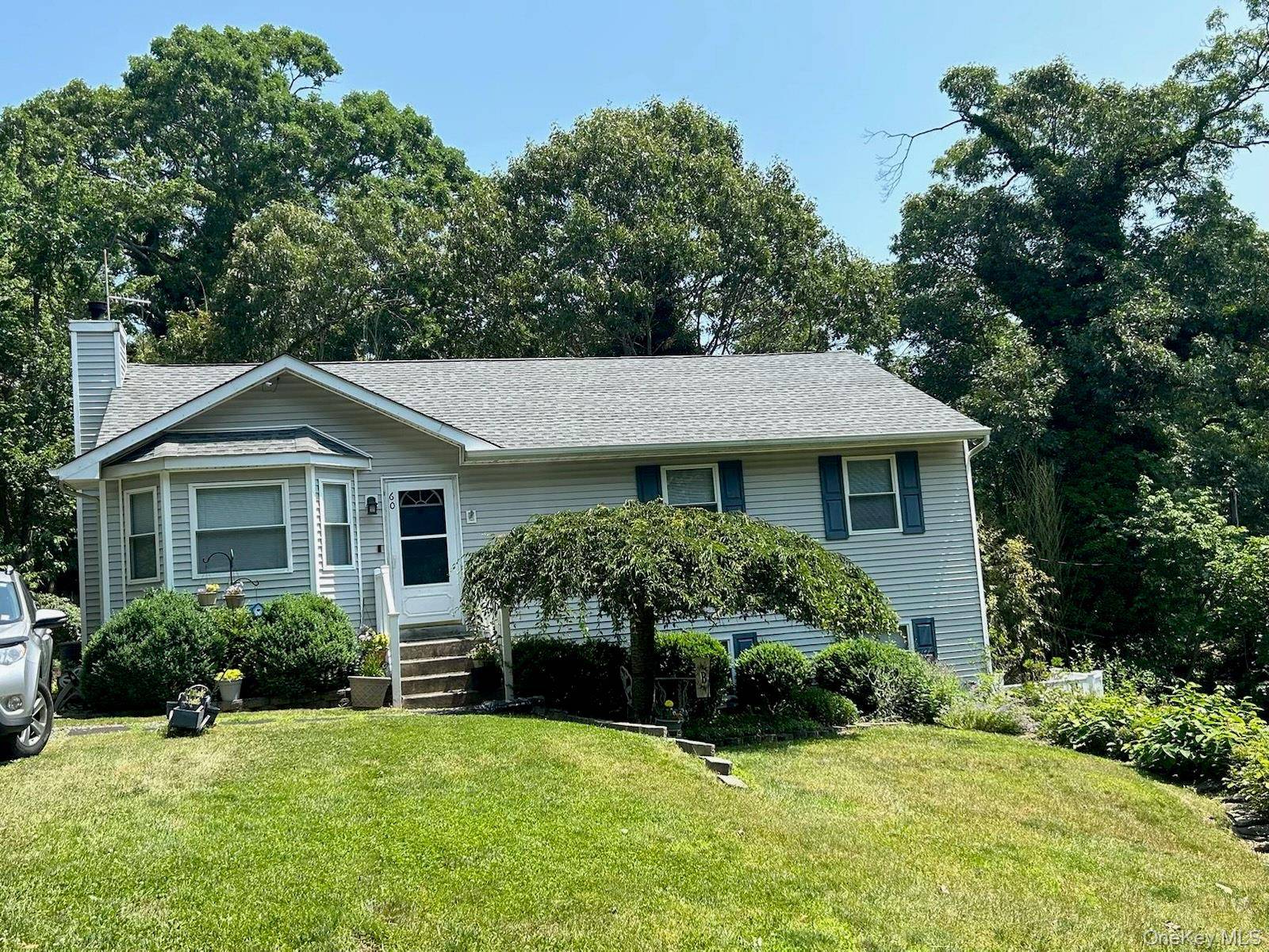 60 Aloma RD, Rocky Point, NY 11778