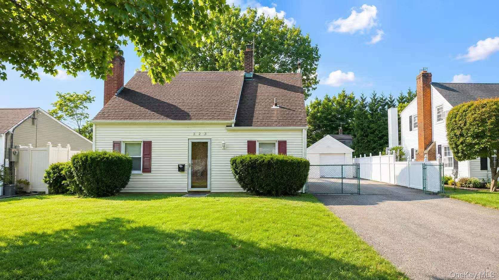 326 Curtis AVE, Carle Place, NY 11514