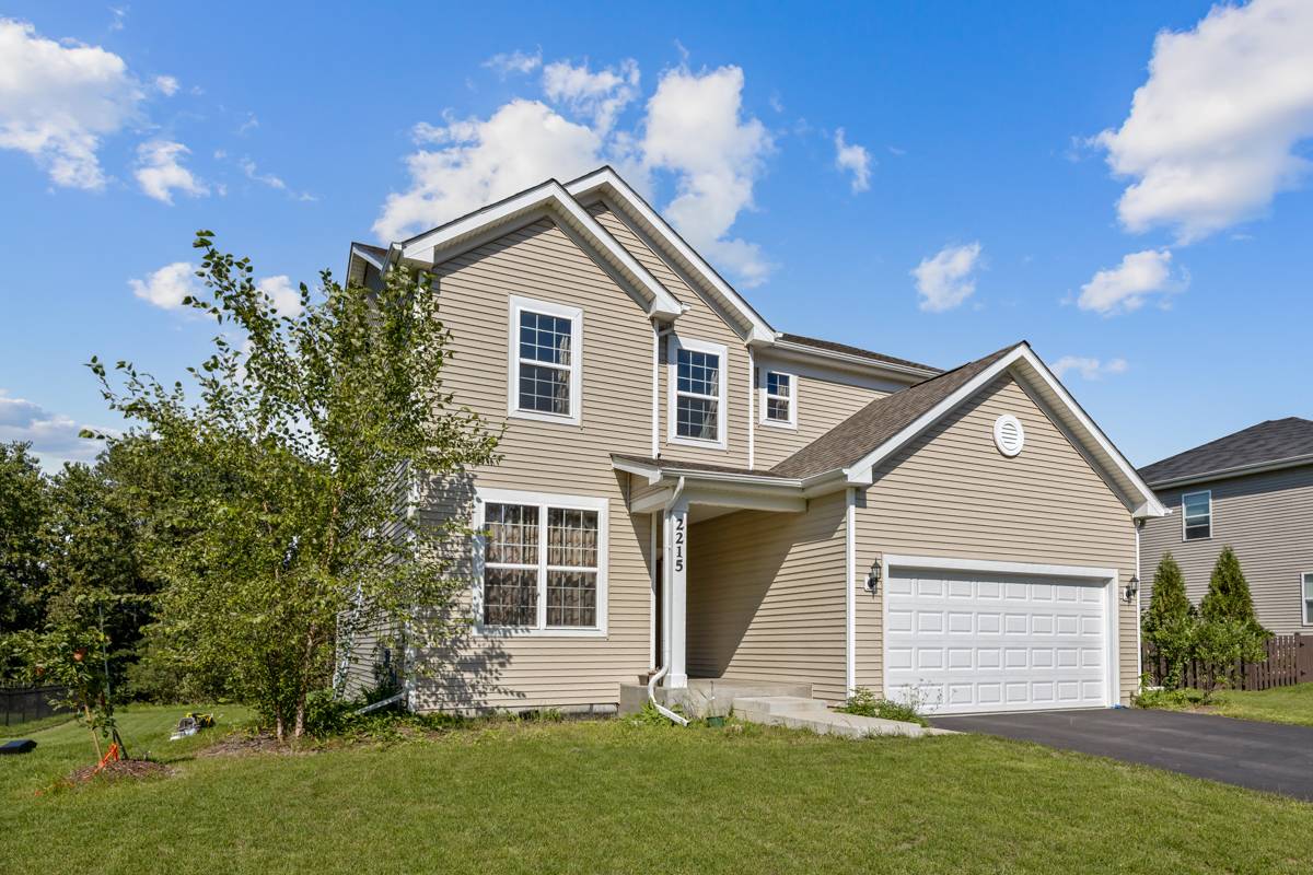 2215 Walnut Glen BLVD, Island Lake, IL 60042