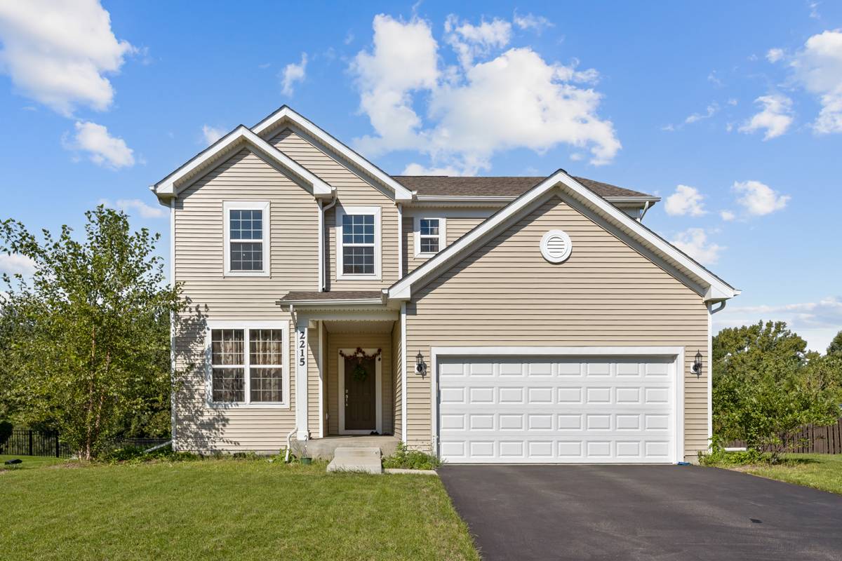 2215 Walnut Glen BLVD, Island Lake, IL 60042