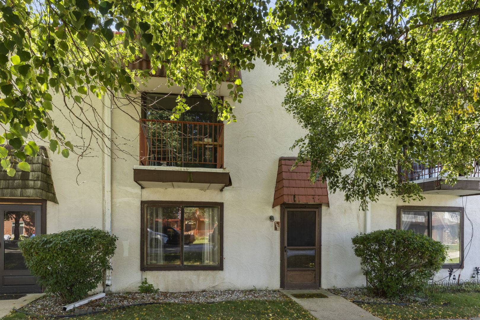 743 E Fullerton AVE #108, Glendale Heights, IL 60139