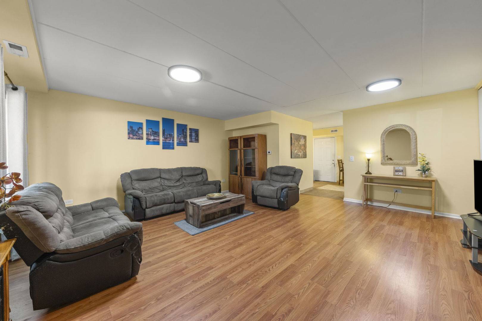 743 E Fullerton AVE #108, Glendale Heights, IL 60139