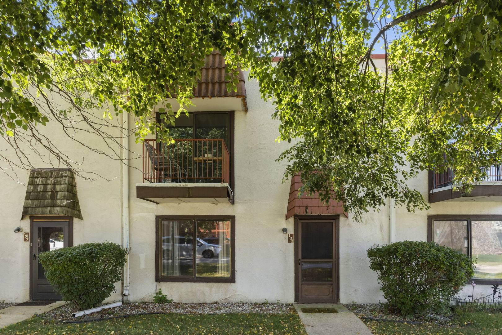 743 E Fullerton AVE #108, Glendale Heights, IL 60139