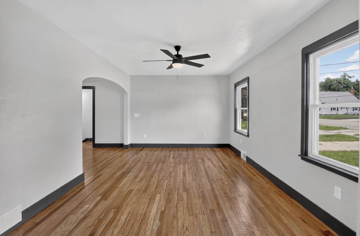 315 9th AVE, De Witt, IA 52472