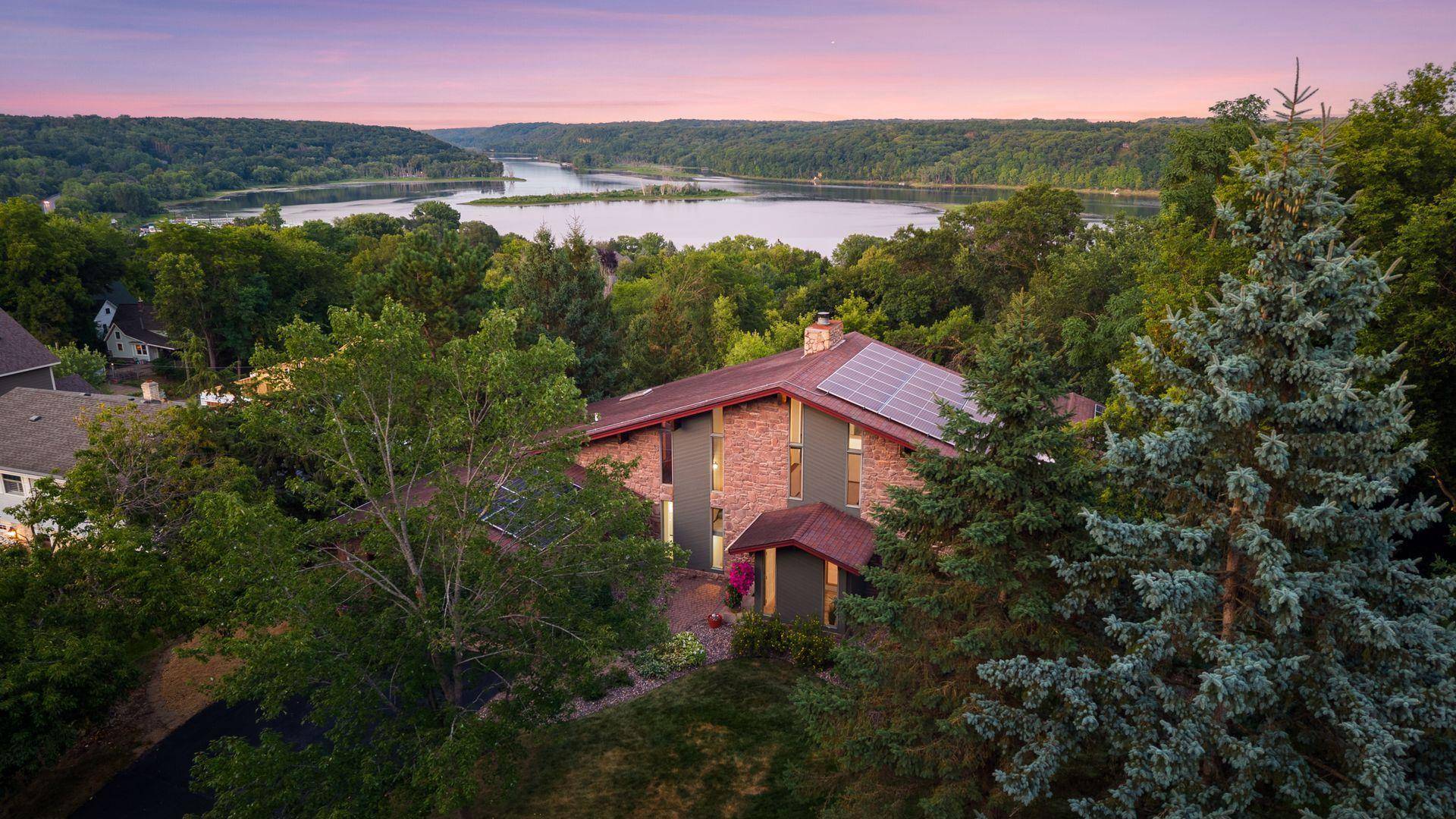 1801 2nd ST N, Stillwater, MN 55082