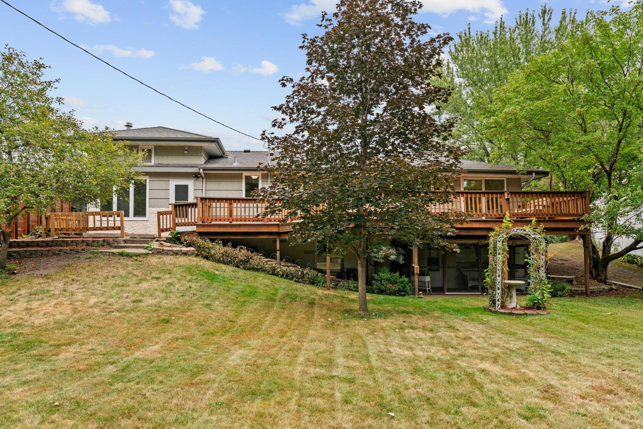 810 Oakwood DR, New Brighton, MN 55112