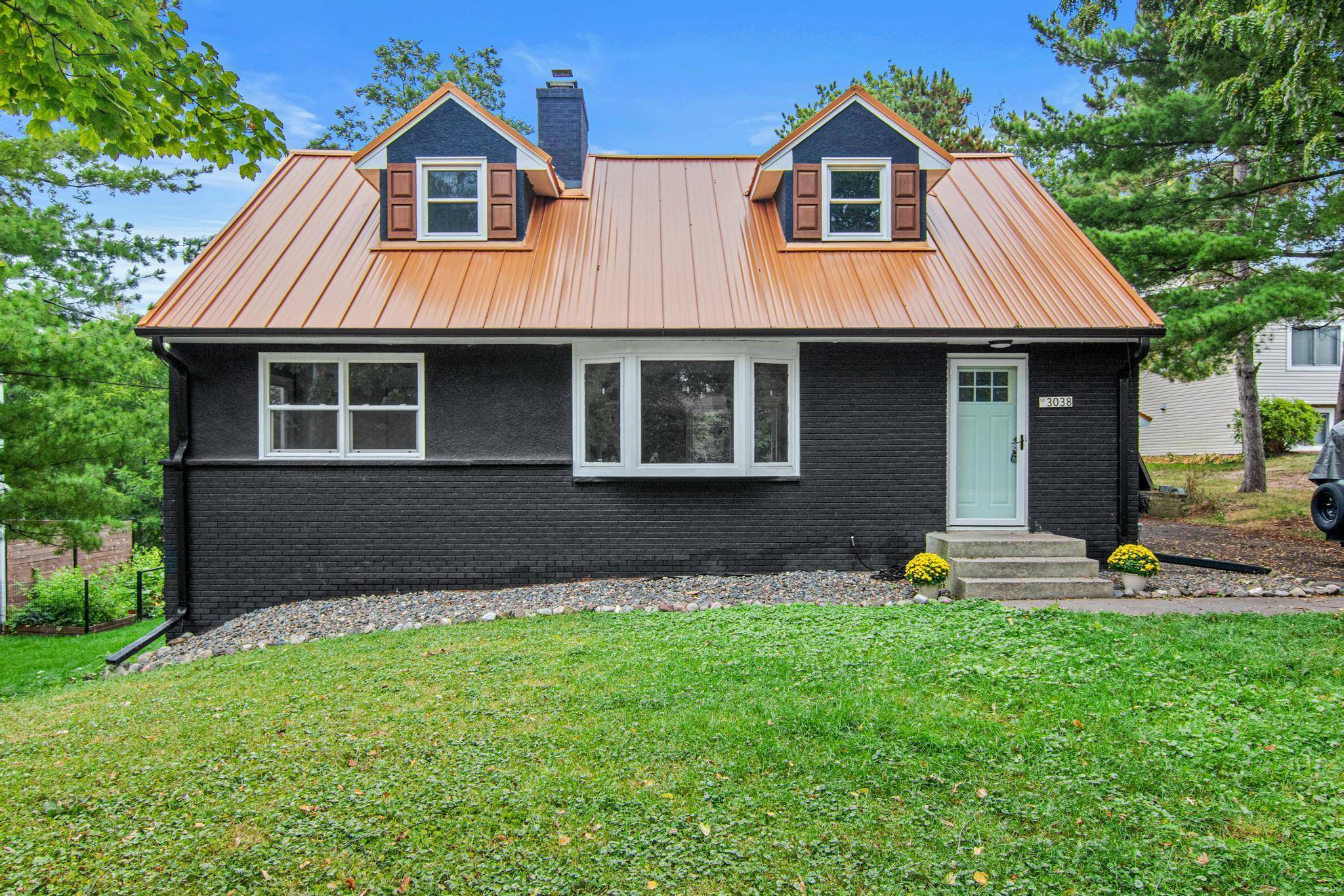 3038 Victoria ST N, Roseville, MN 55113