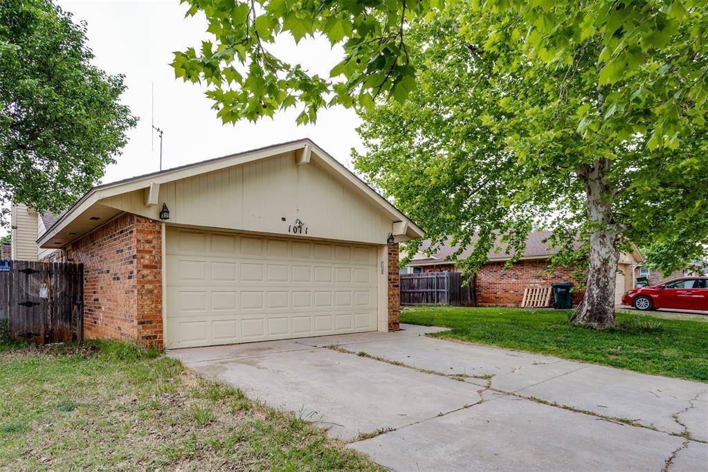 1011 ROYAL LN, Yukon, OK 73099