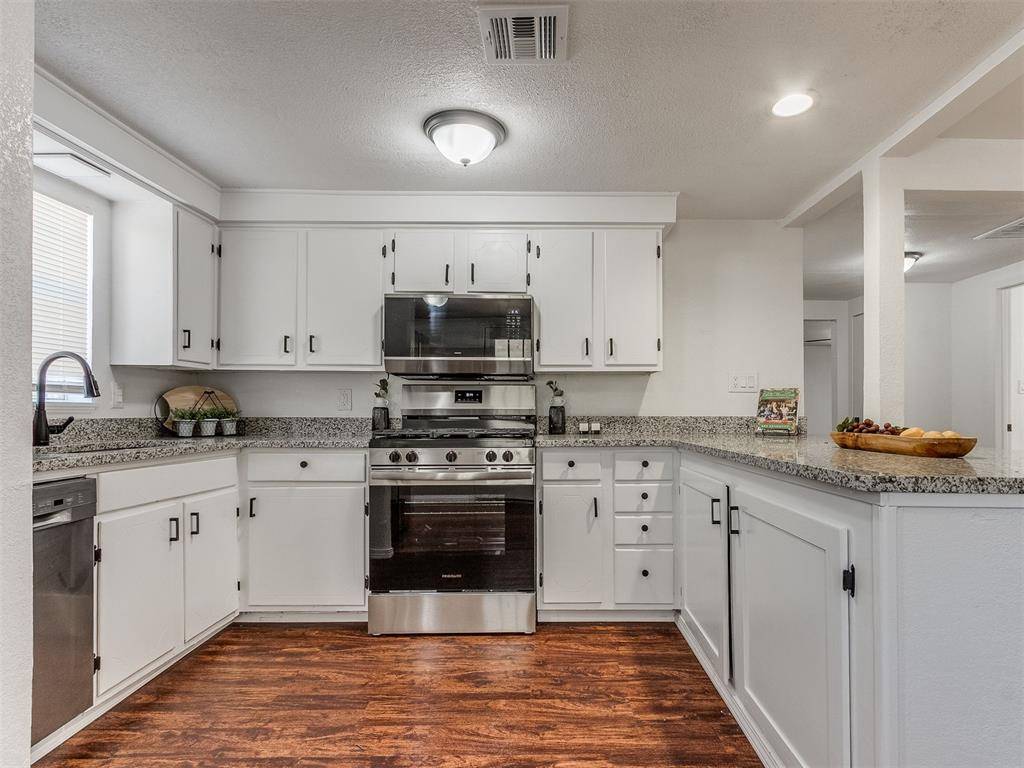 2587 Ridgecrest DR, Choctaw, OK 73020