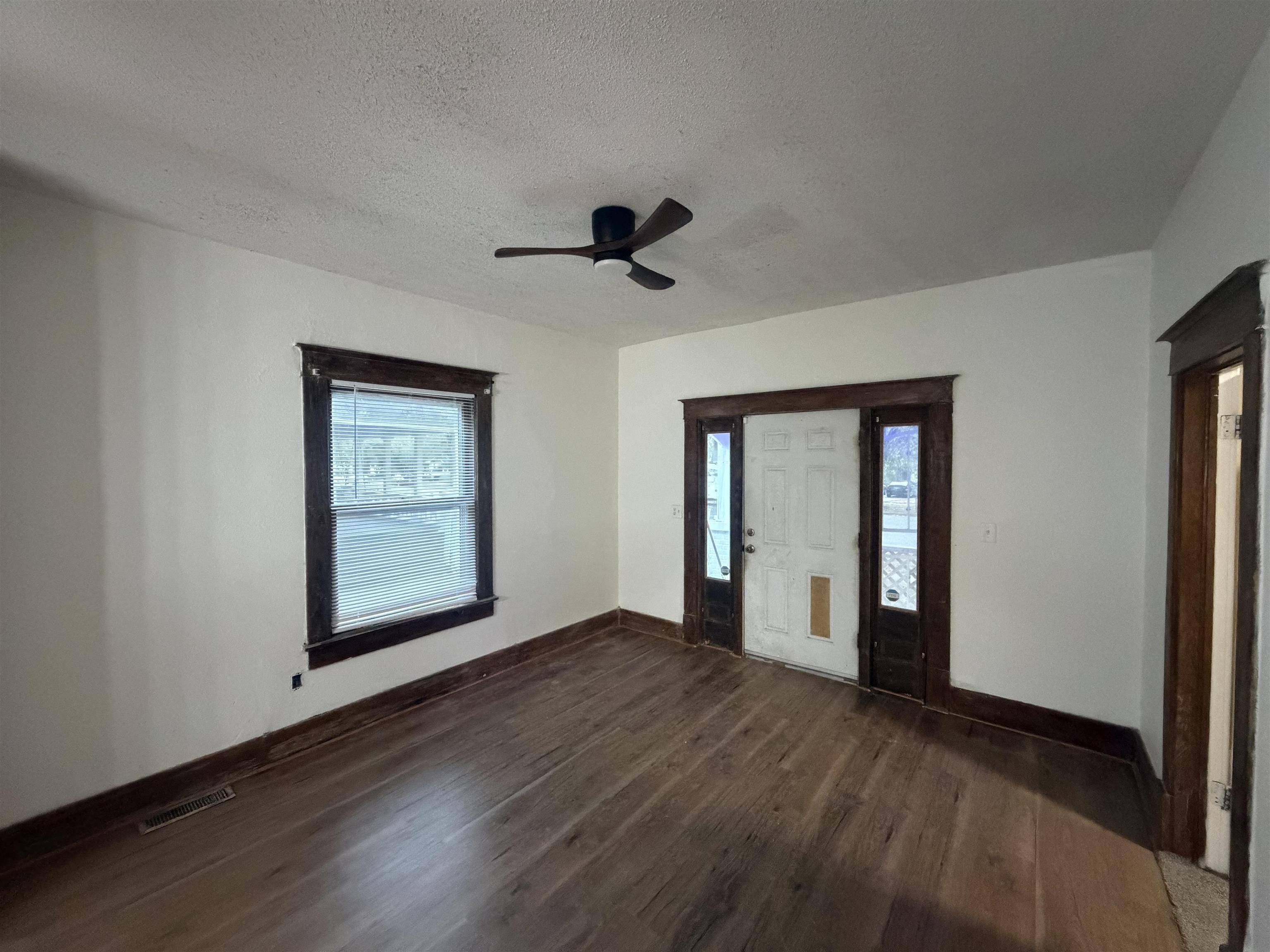1424 S Main St, Wichita, KS 67213