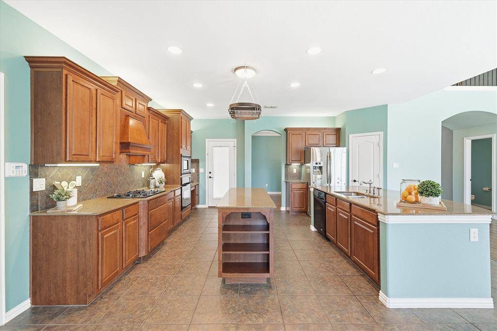 5608 English Oak Drive, Fort Worth, TX 76244