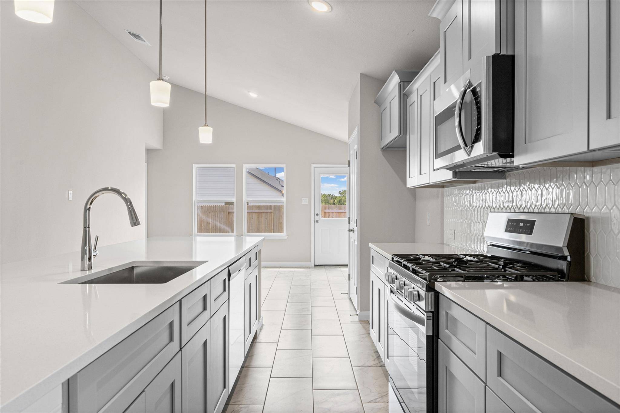 229 Ironshoe TRL, Liberty Hill, TX 78642