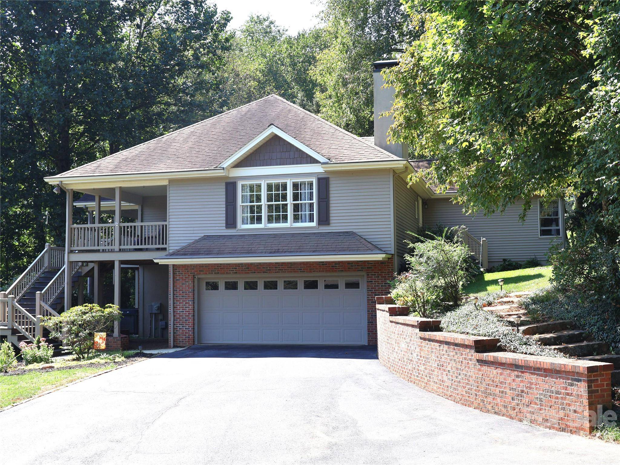 105 Deer Glade LN, Waynesville, NC 28786