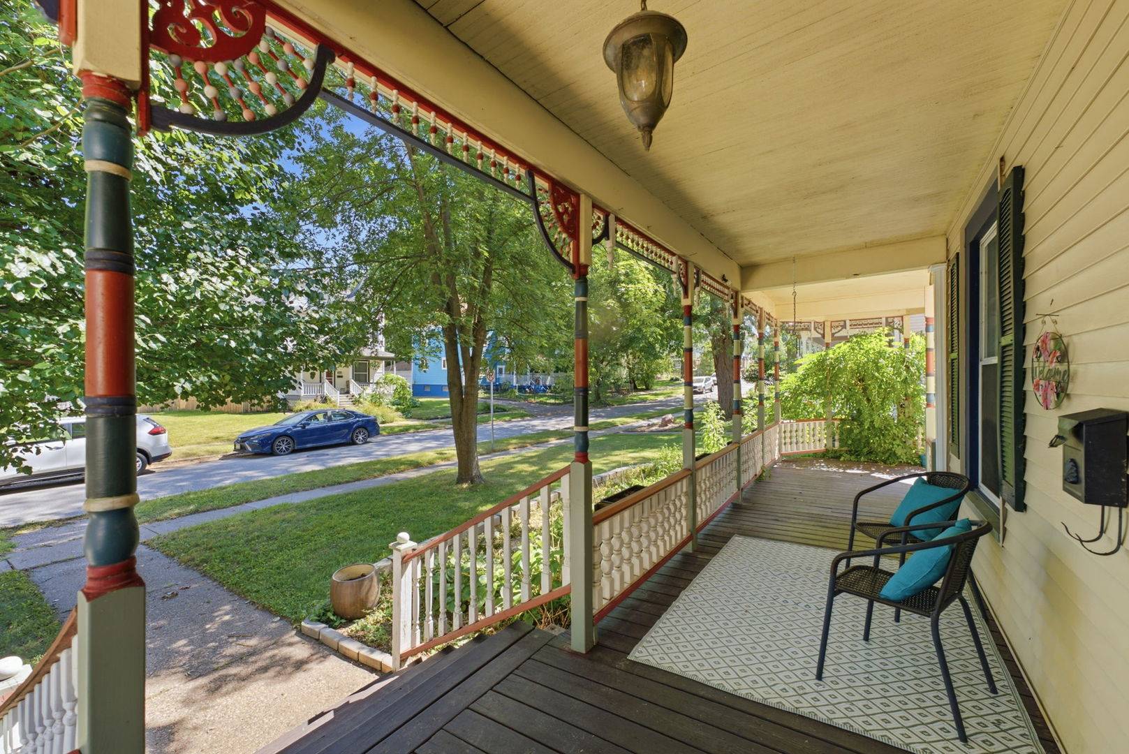 32 Oak LN, Davenport, IA 52803