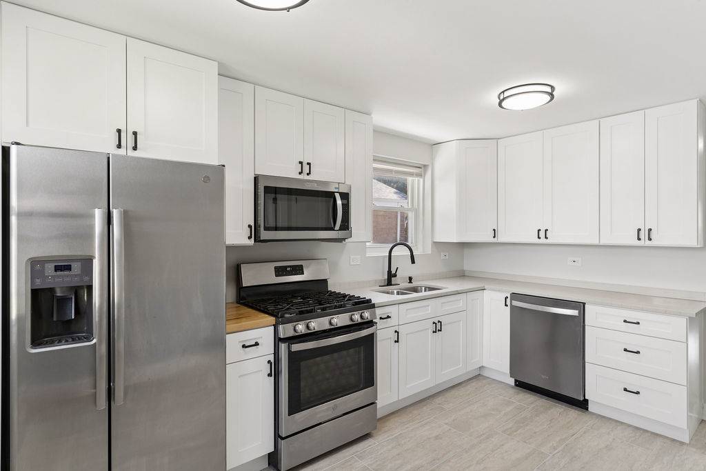 4150 W 83rd ST, Chicago, IL 60652