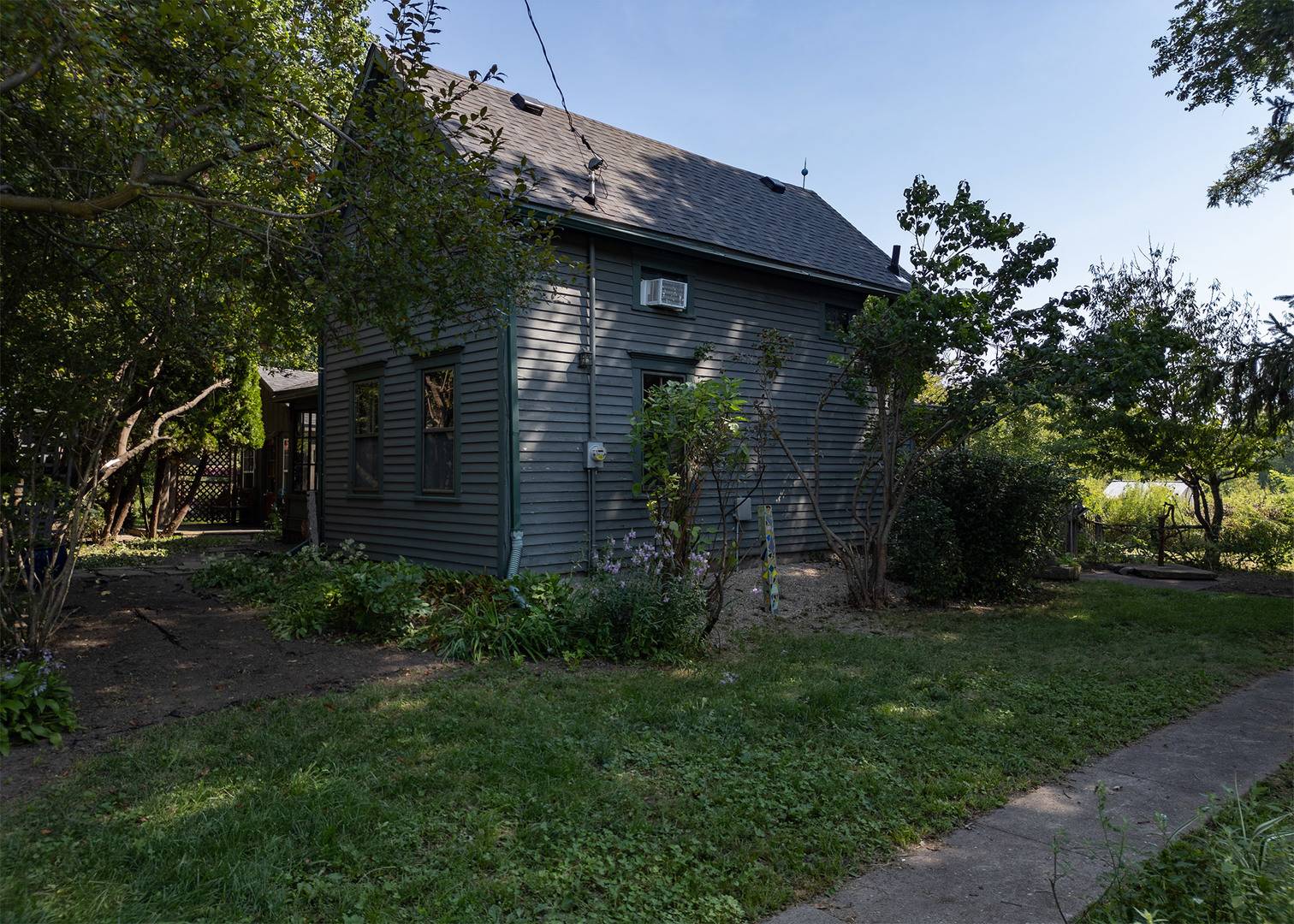 409 N Erickson ST, Bishop Hill, IL 61419