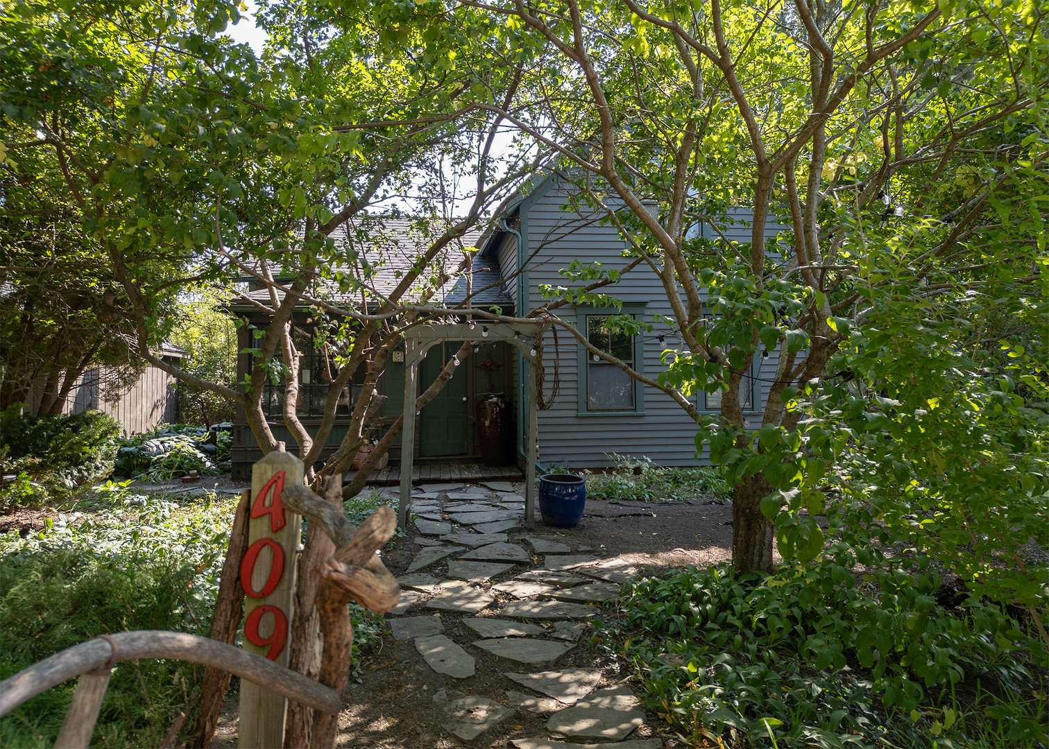 409 N Erickson ST, Bishop Hill, IL 61419