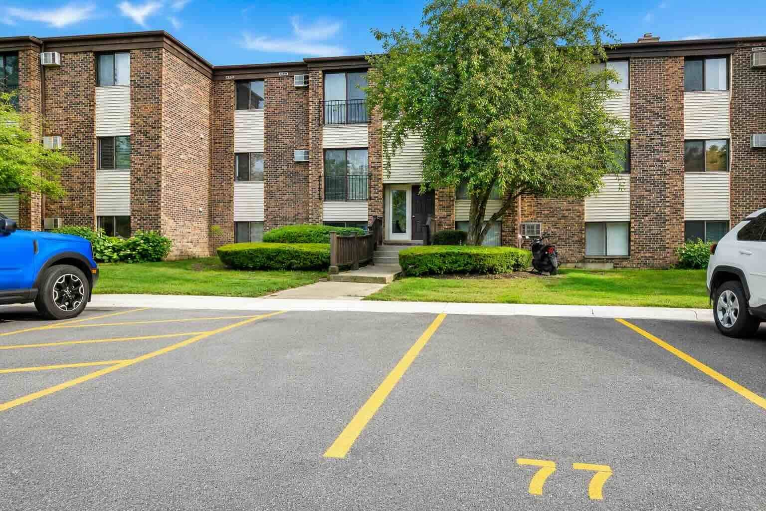 156 Dunteman DR #301, Glendale Heights, IL 60139