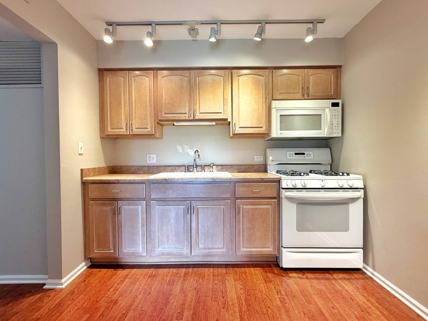 5000 Carriageway DR #205, Rolling Meadows, IL 60008