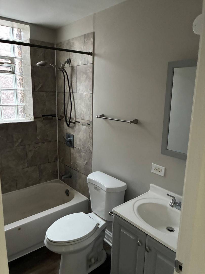 8356 S Mackinaw AVE #1-B, Chicago, IL 60617