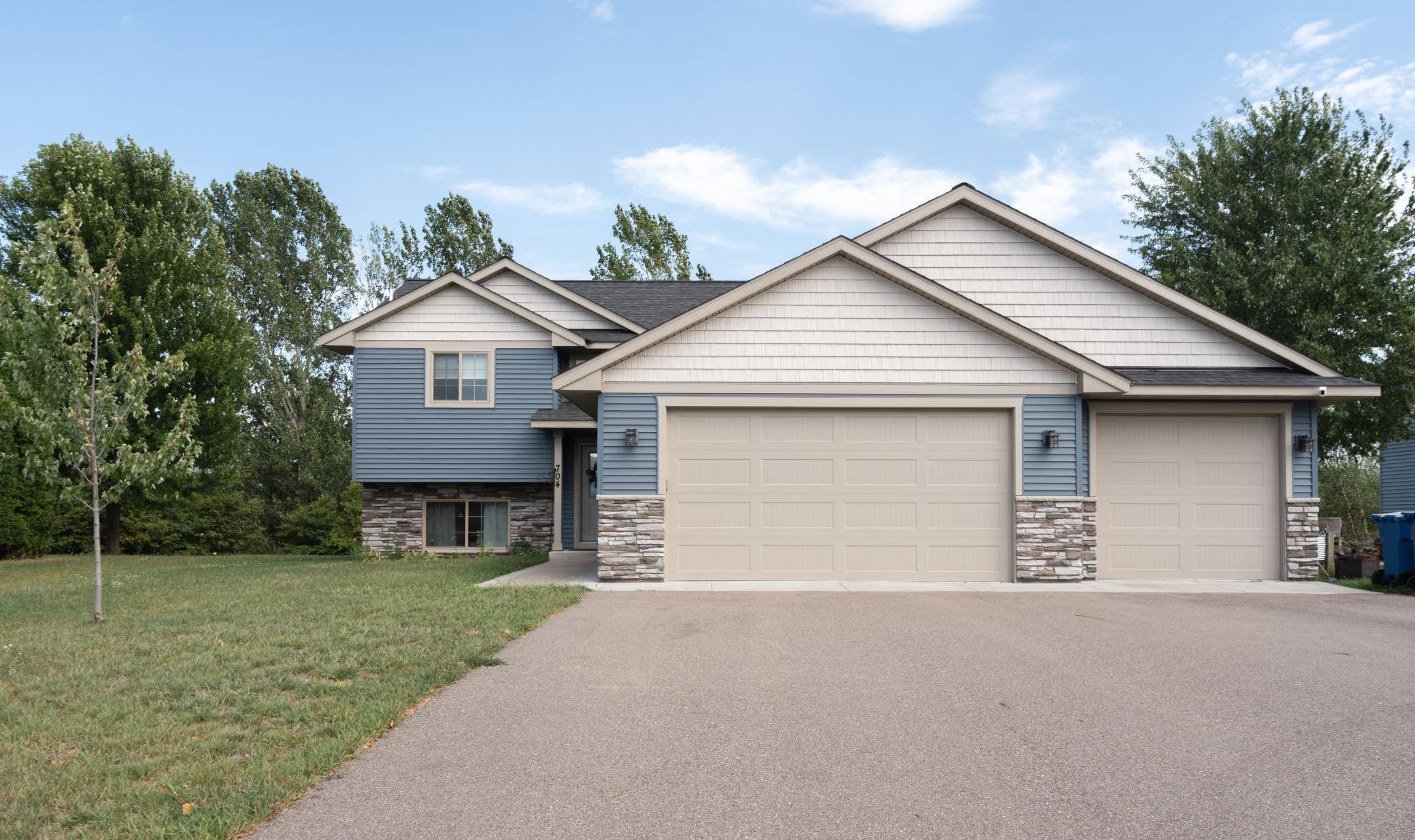 704 11th AVE SW, Rice, MN 56367