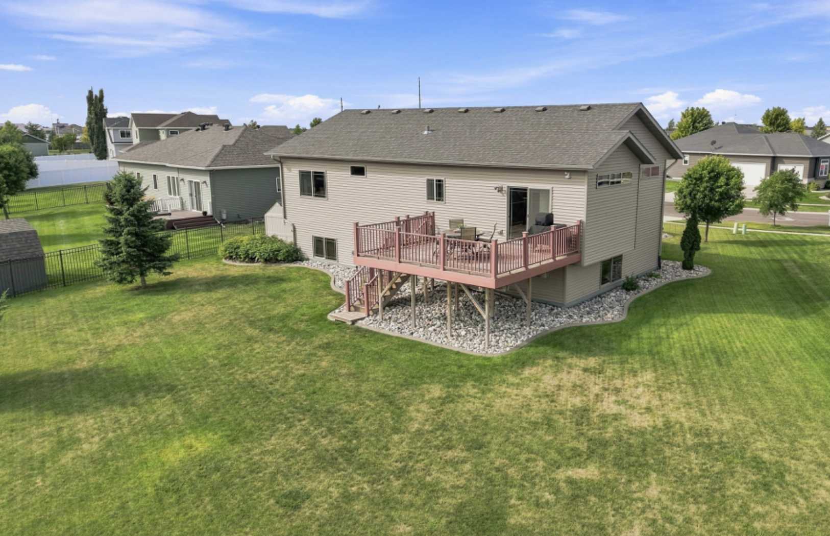 5004 Loden CT S, Fargo, ND 58104