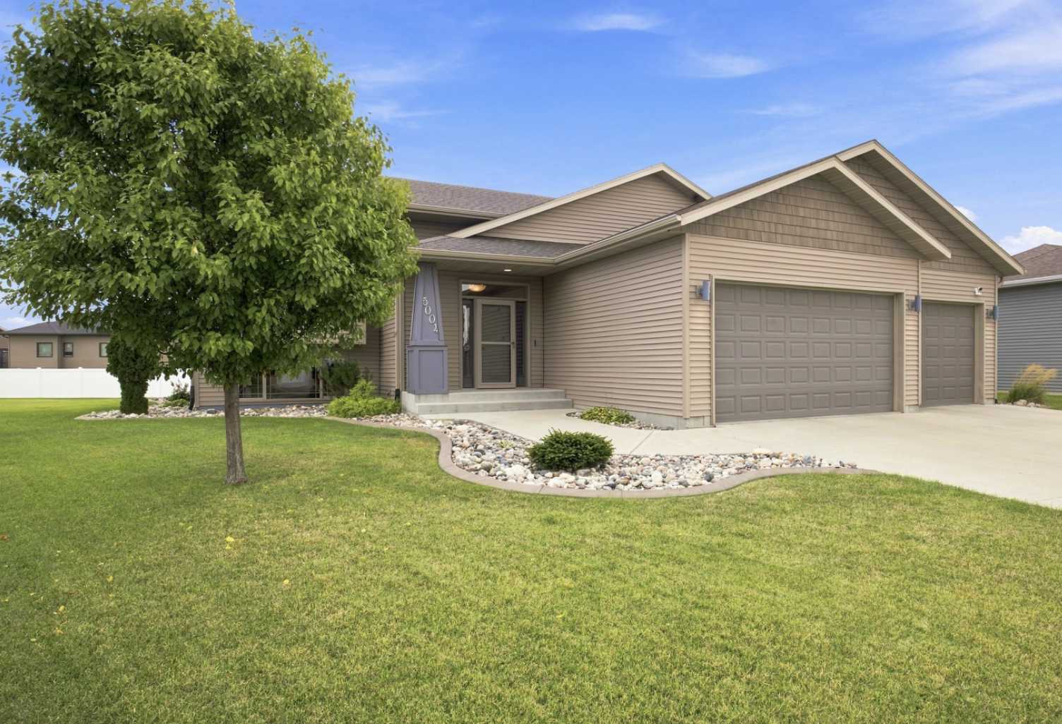 5004 Loden CT S, Fargo, ND 58104