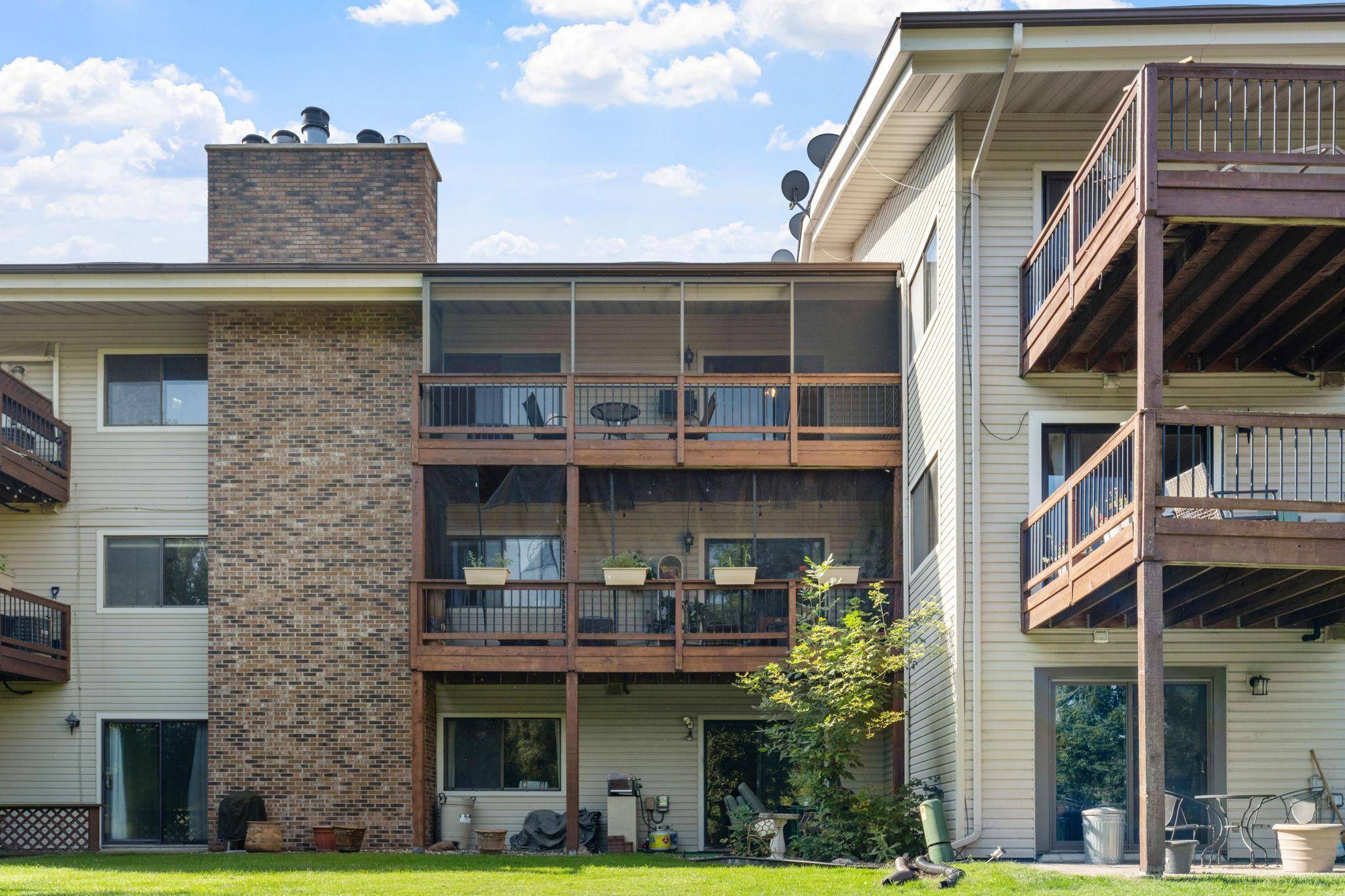 14330 Fairway DR, Eden Prairie, MN 55344