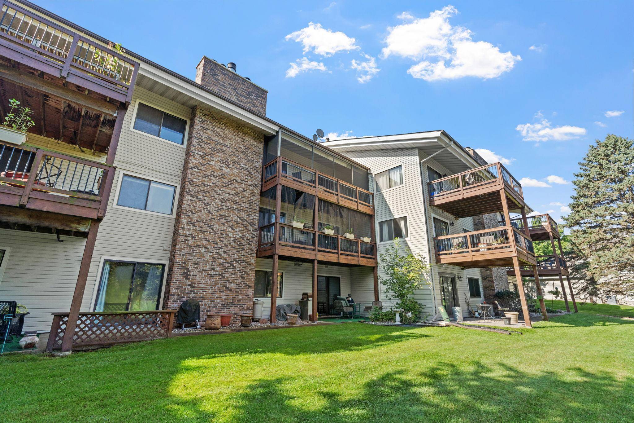 14330 Fairway DR, Eden Prairie, MN 55344
