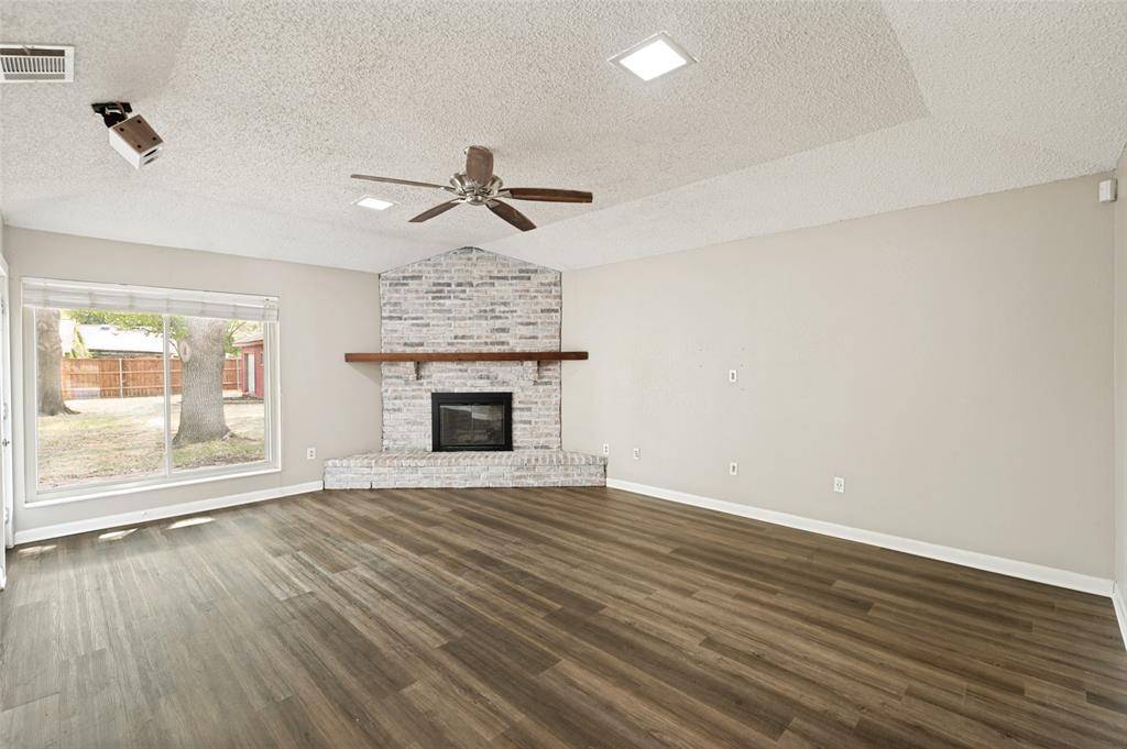 1909 Oak Hill Drive, Corinth, TX 76210