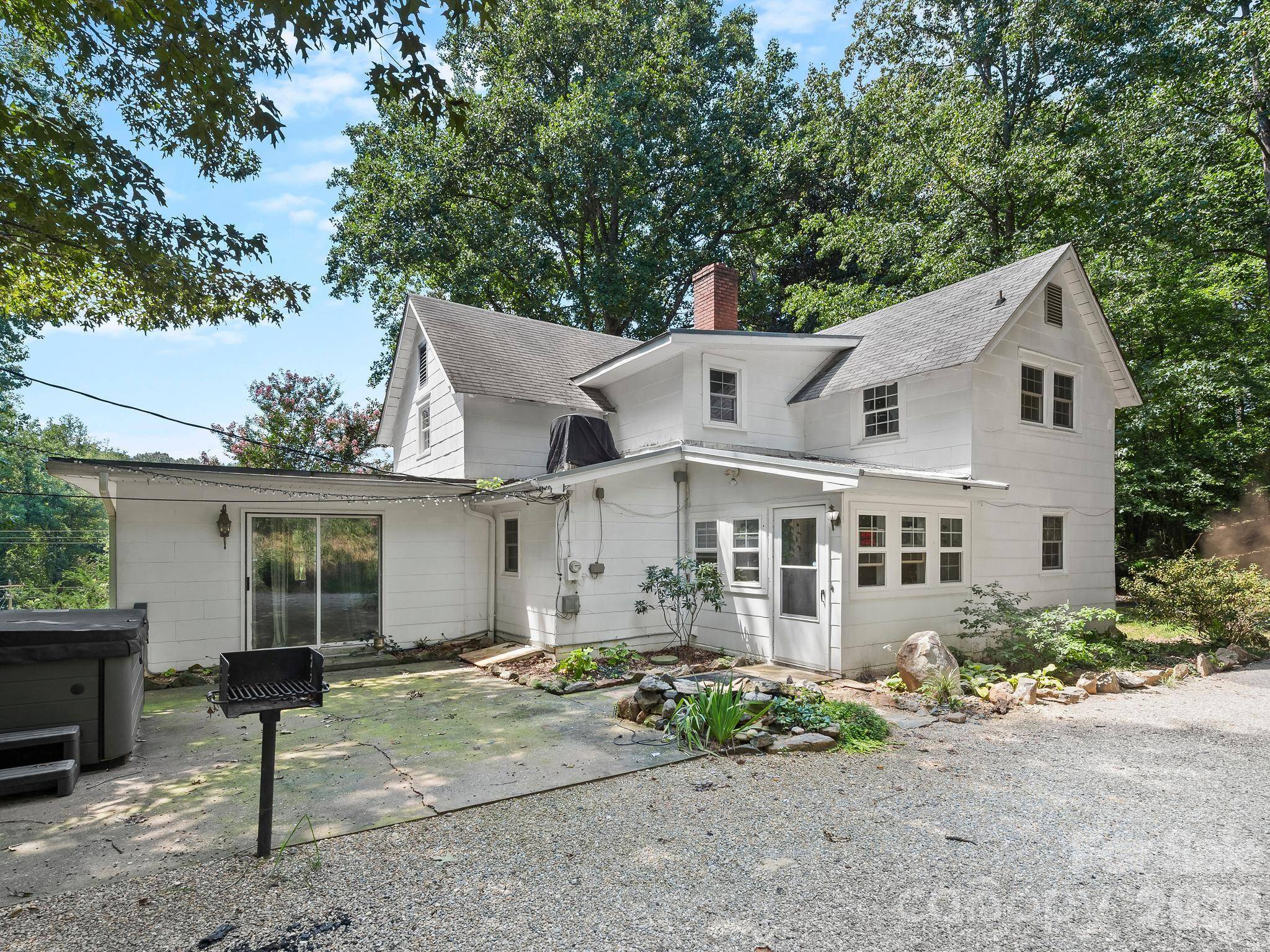 689 S Trade ST, Tryon, NC 28782