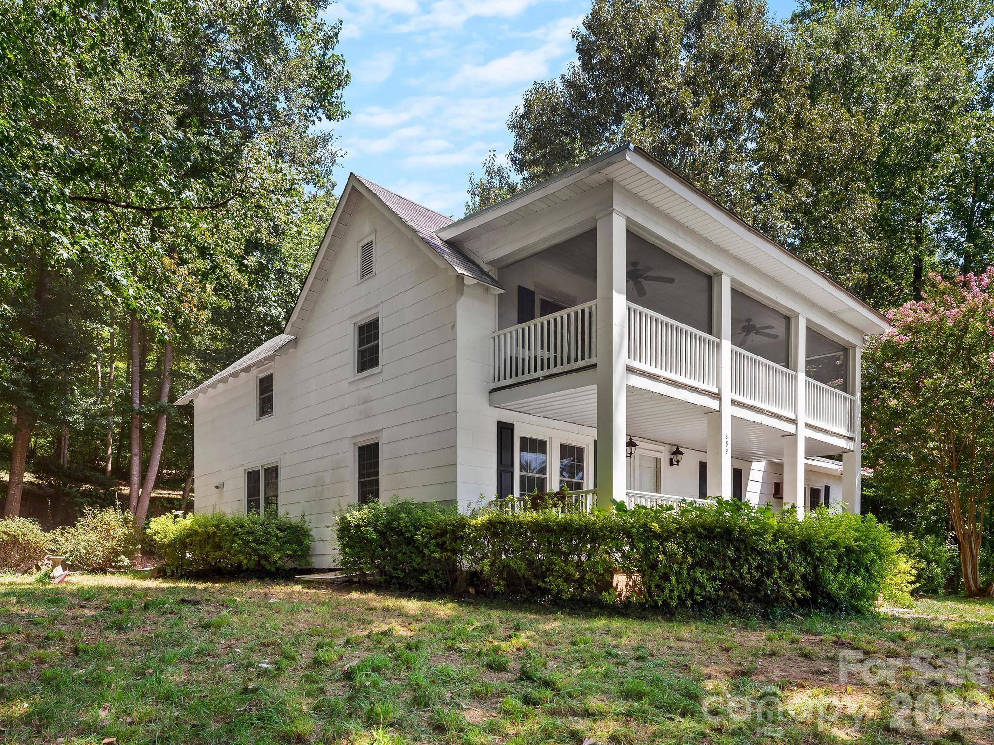 689 S Trade ST, Tryon, NC 28782