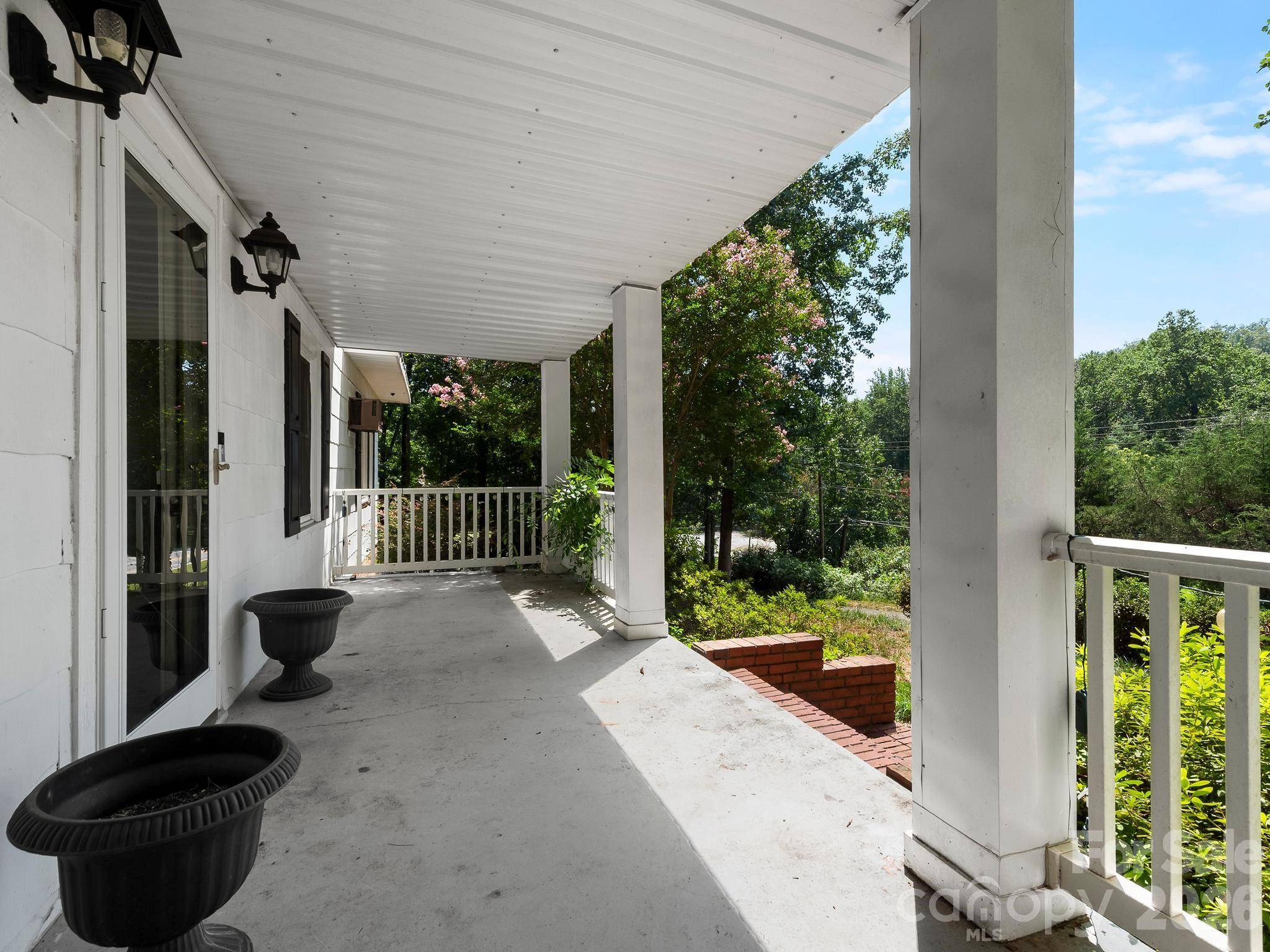 689 S Trade ST, Tryon, NC 28782