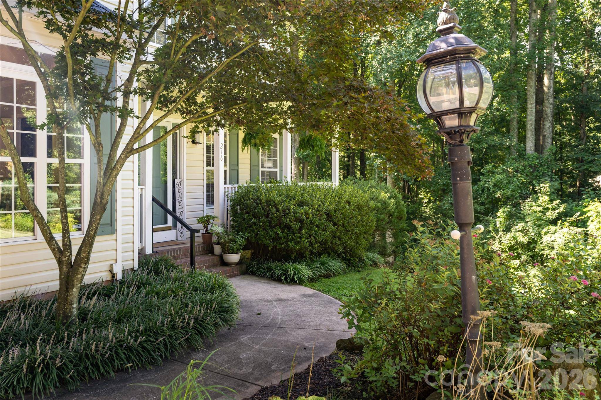 216 Holly LN, Greer, SC 29651